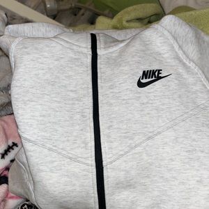 BRAND NEW NIKE TECH WOMENS NEVER WORN
